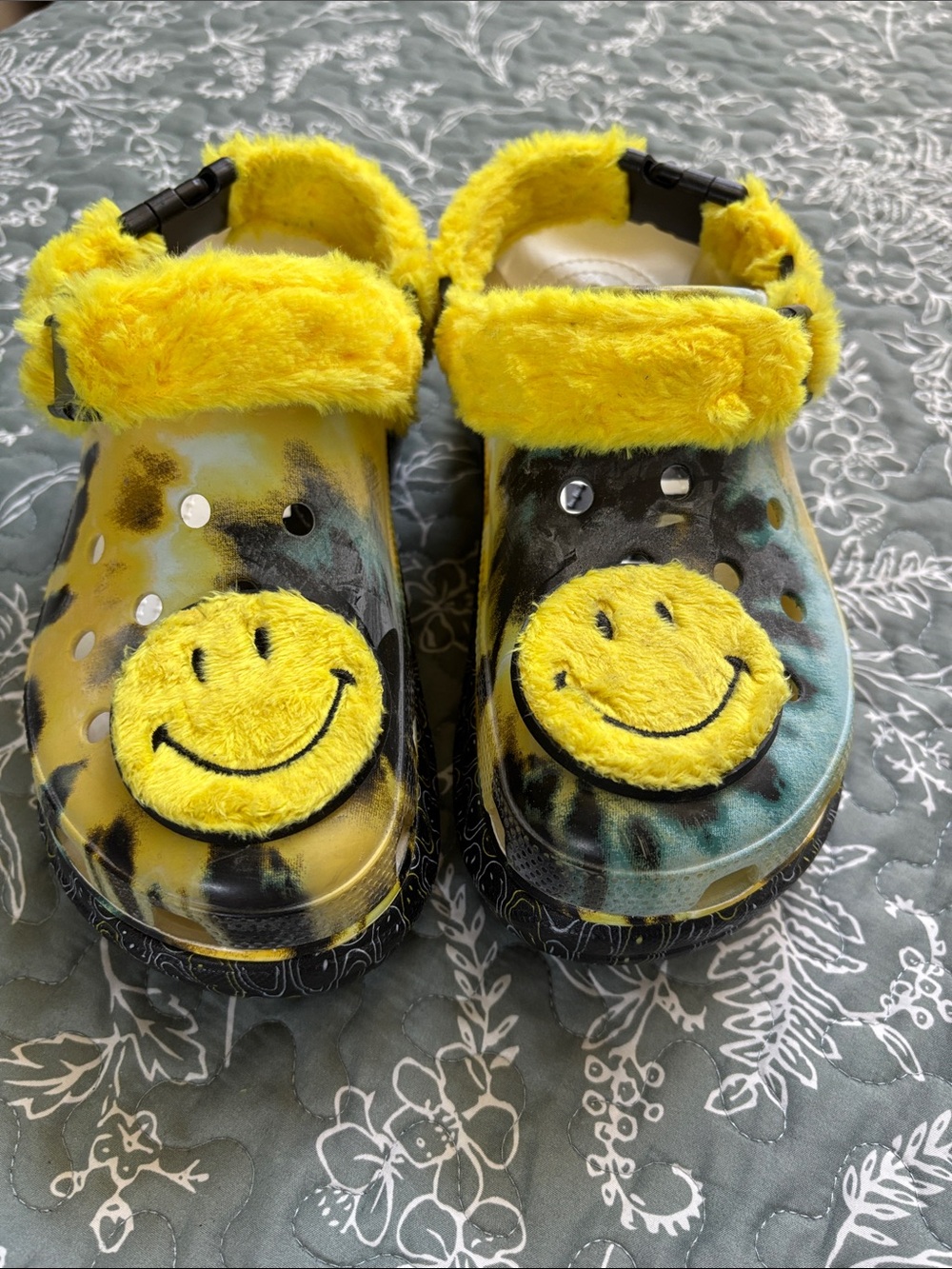 CROCS unisex BAE MENS 5 WOMENS 7  Smiley Bow Fuzzy Clogs 5/7 like NEW Platform - Picture 5 of 6